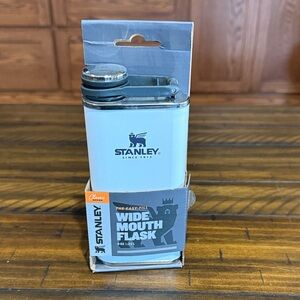 Stanley Easy-Fill Wide Mouth Flask in Light Gray